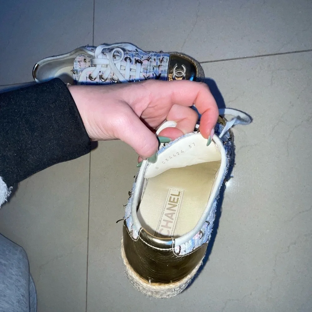 Shoes - Picture 4 of 8